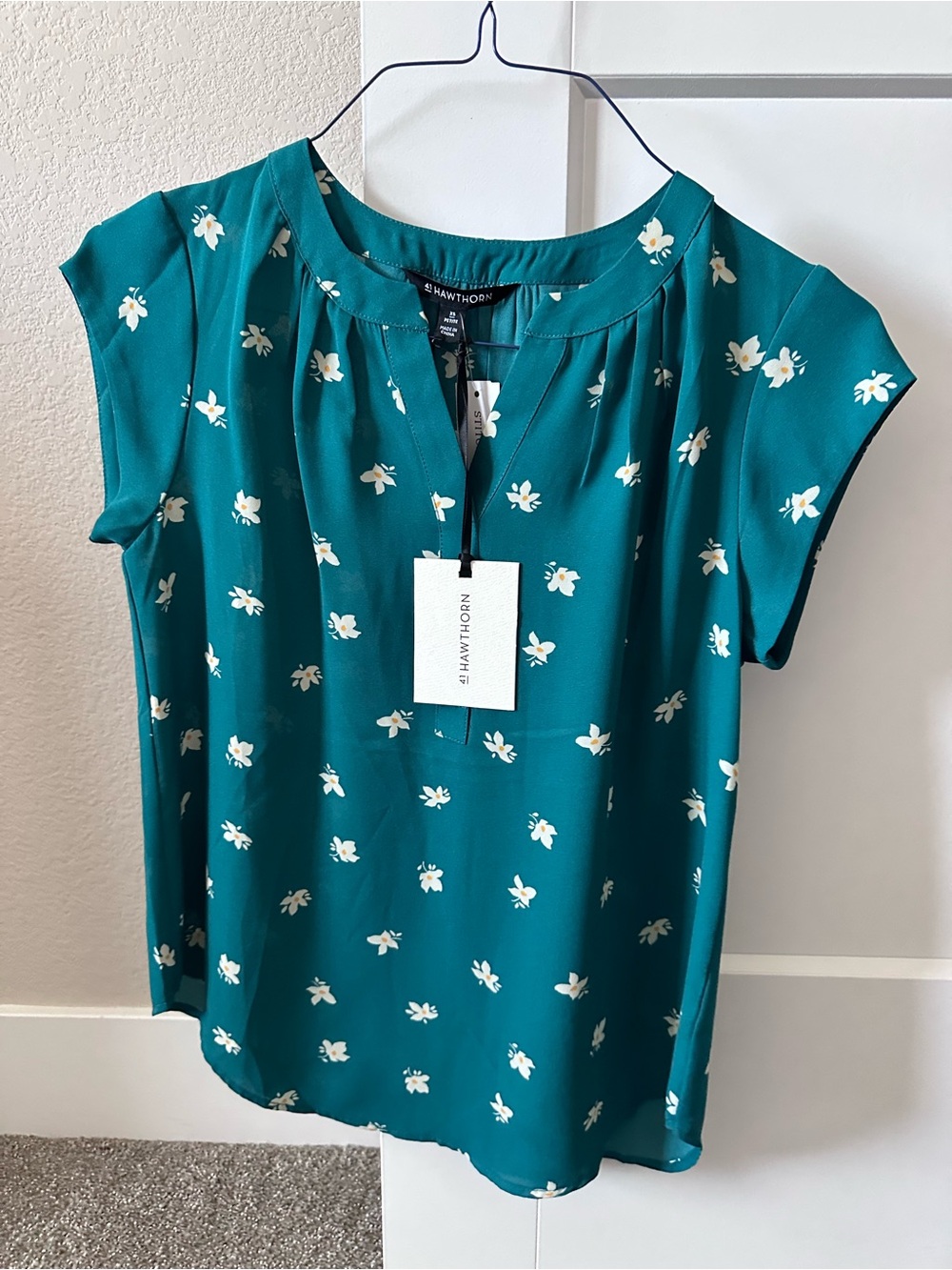 NWT 41 Hawthorn Hope Split Neck Blouse – Teal Green Floral – XS Petite